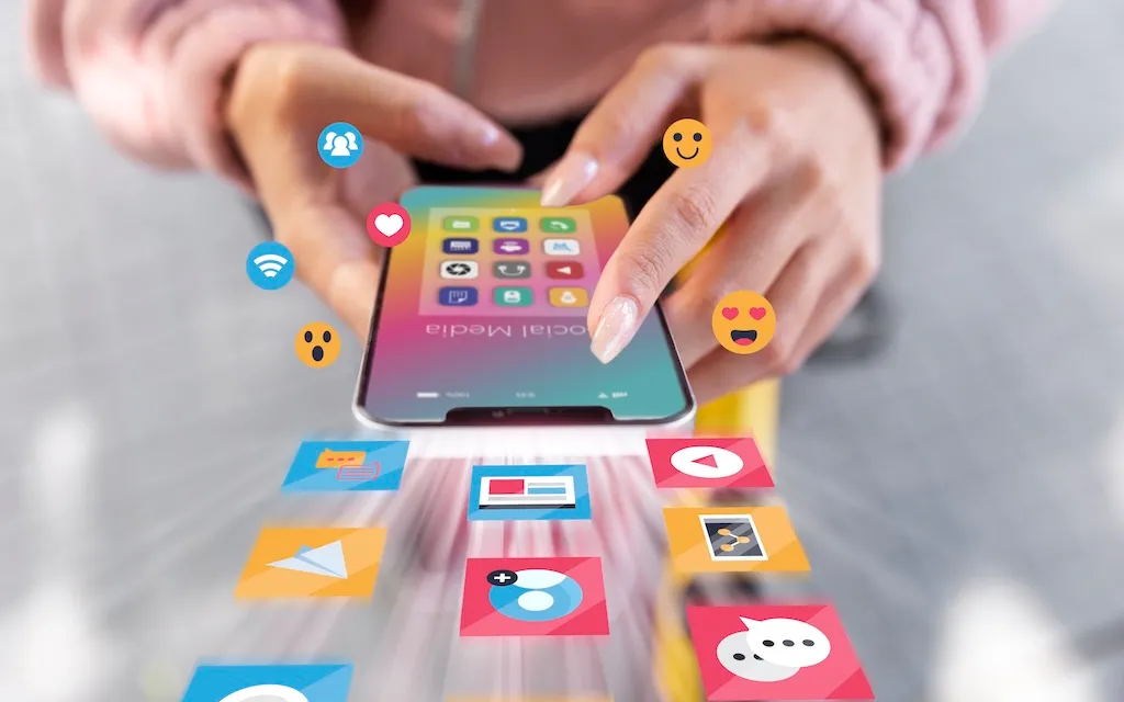 social media marketing concept marketing with applications icons Freepik